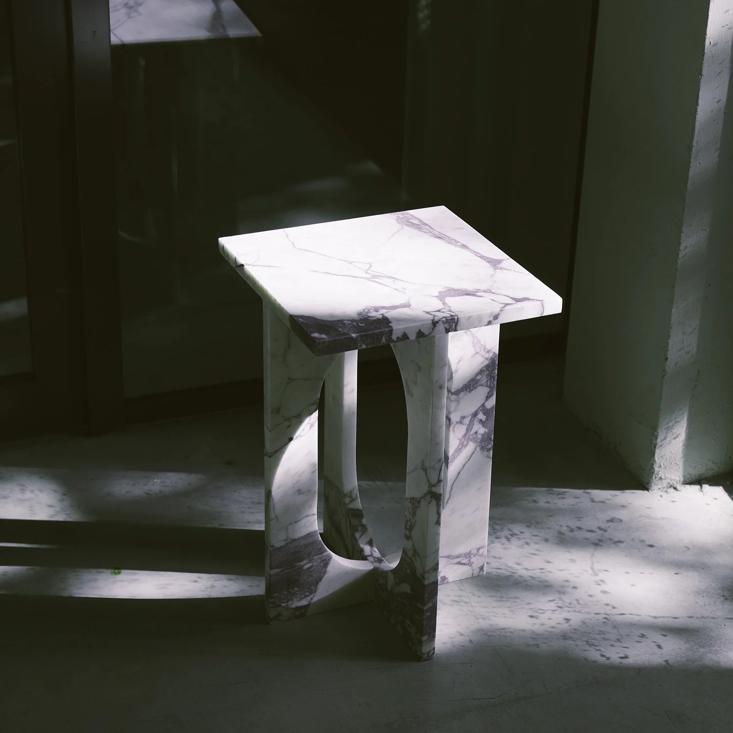 'BOND' SIDE TABLE - CALACATTA MARBLE - Image 10