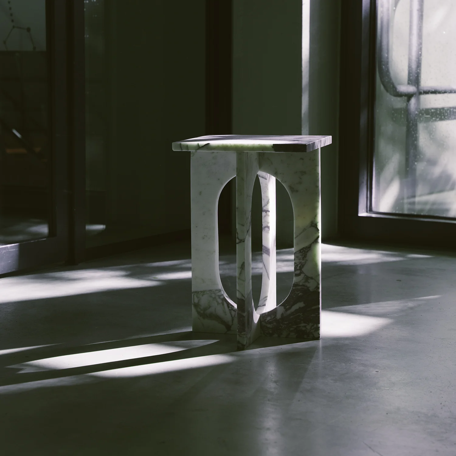 'BOND' SIDE TABLE - CALACATTA MARBLE - Image 11