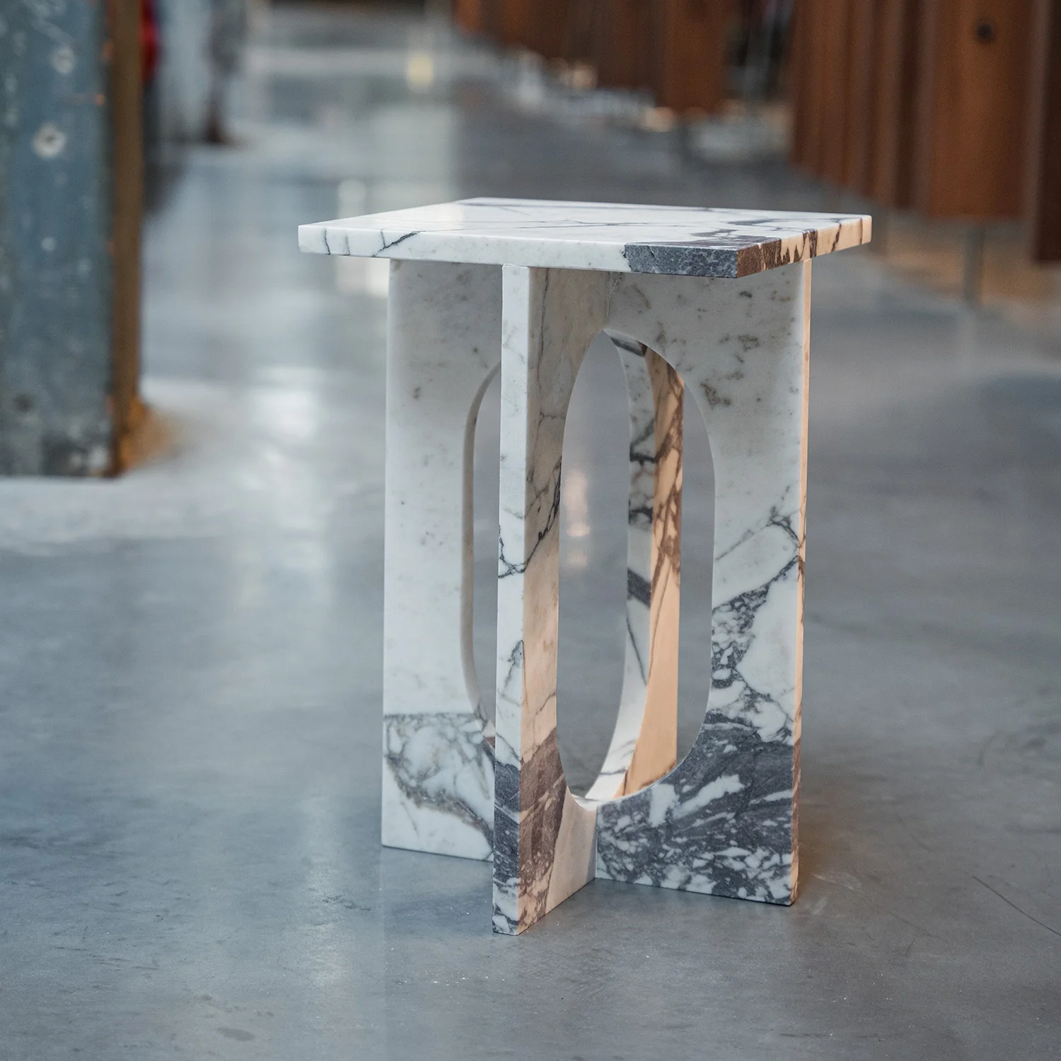 'BOND' SIDE TABLE - CALACATTA MARBLE - Image 7