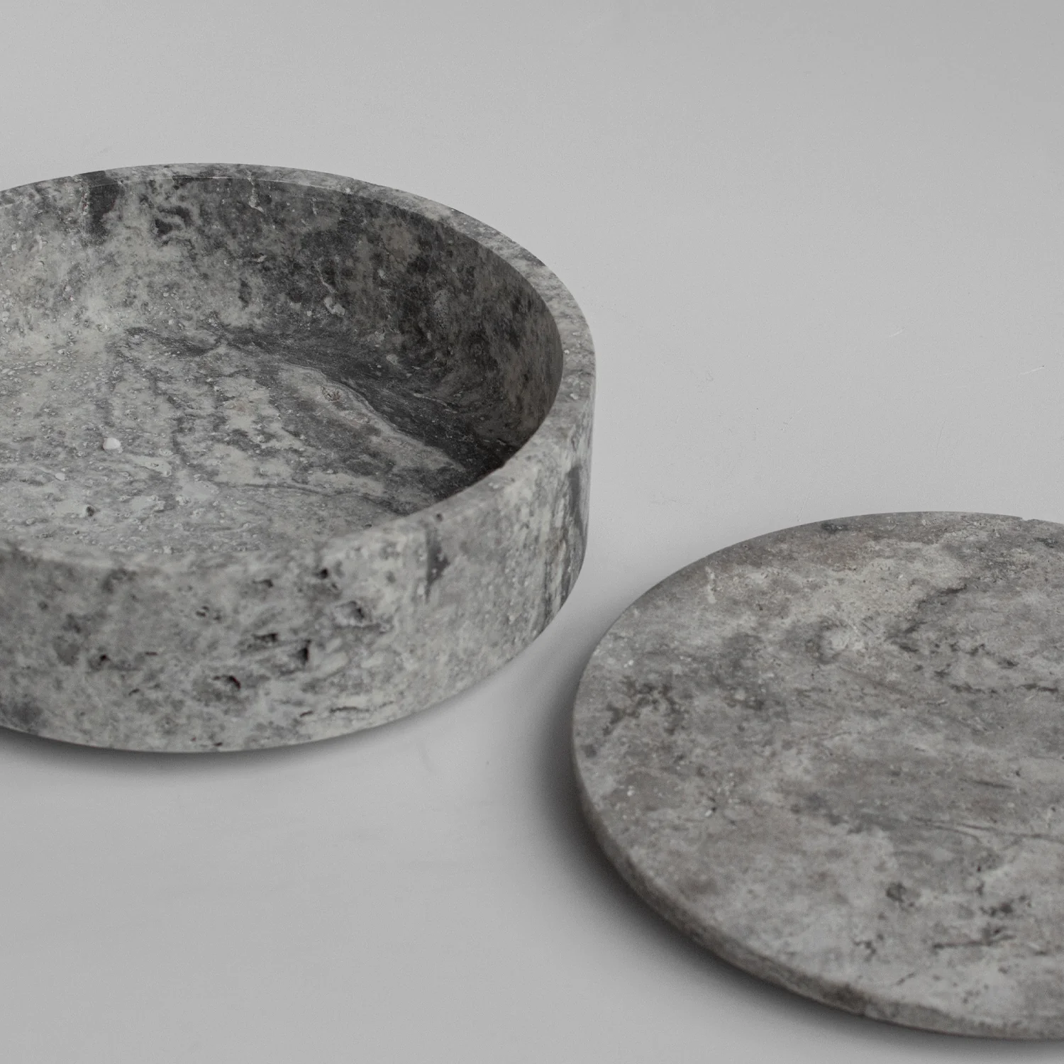 SILVER TRAVERTINE CYLINDER BOWL WITH LID - Image 4